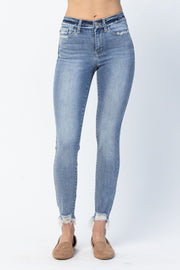 Mid Rise Waistband Detail Skinny Jean 82408