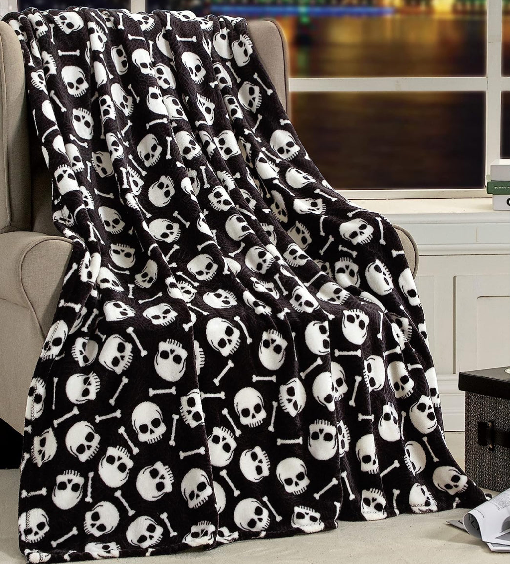 Skull & Bones Throw