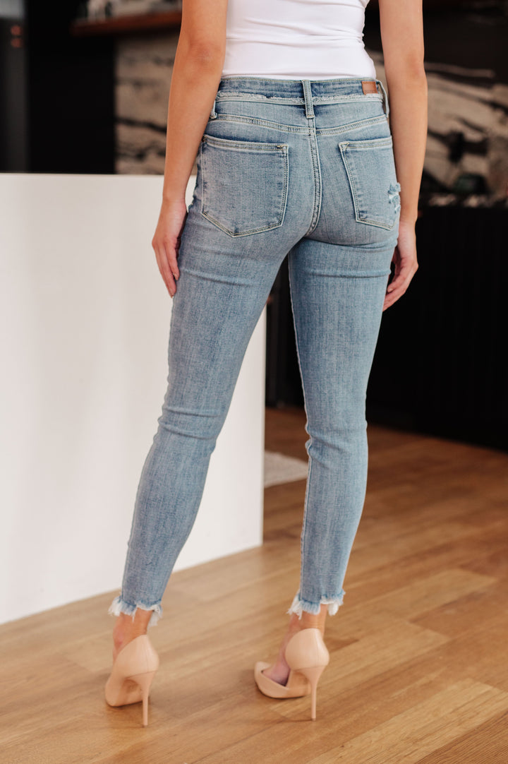 Mid Rise Waistband Detail Skinny Jean 82408