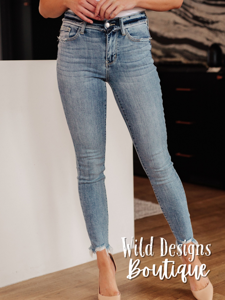 Mid Rise Waistband Detail Skinny Jean 82408
