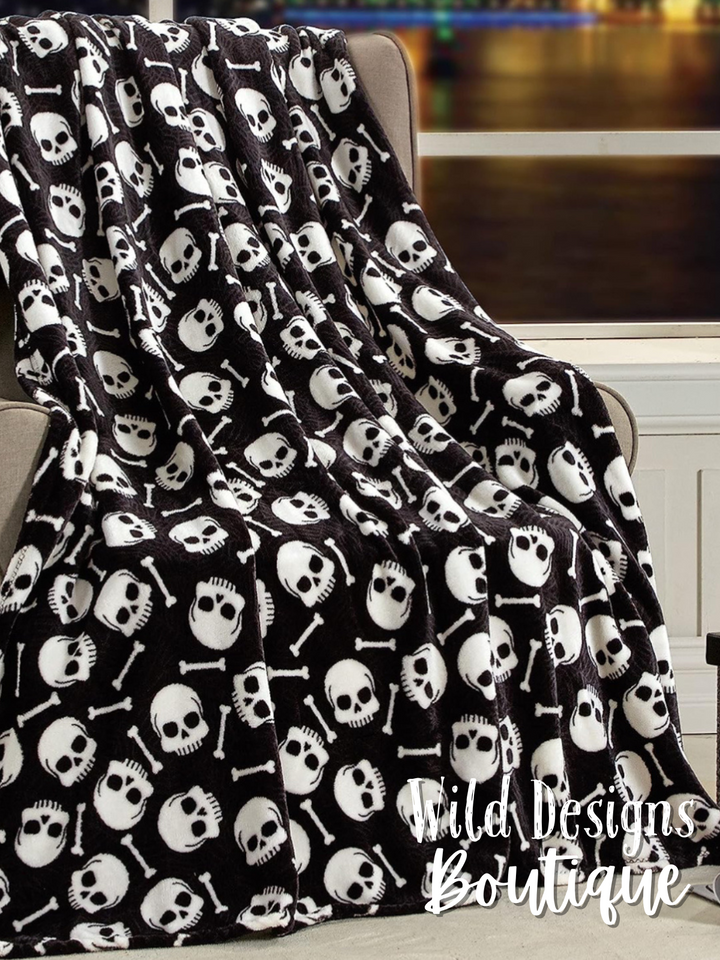 Skull & Bones Throw